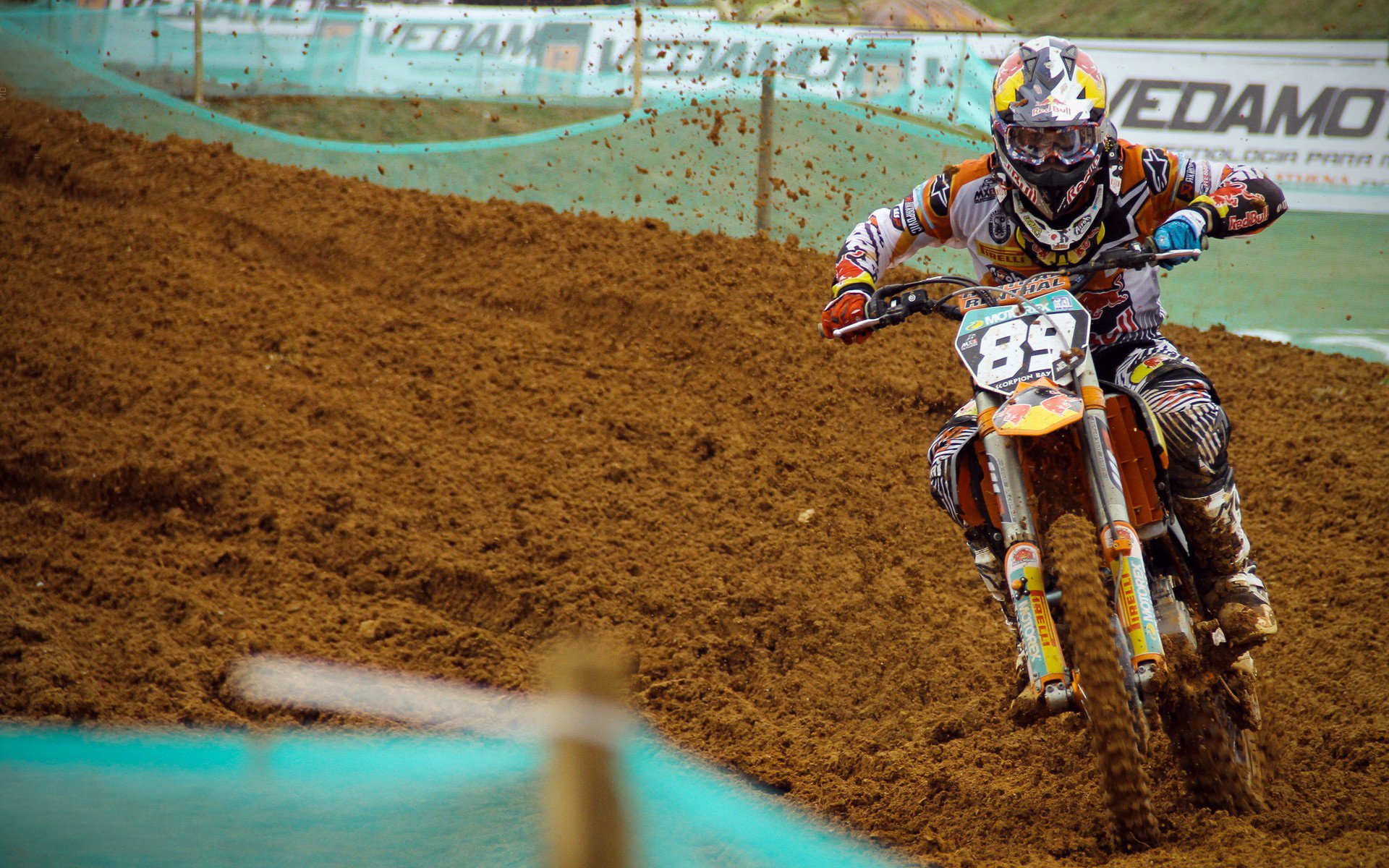 西甲门神多次神级扑救，比赛高潮迭起，西甲门将60米吊射